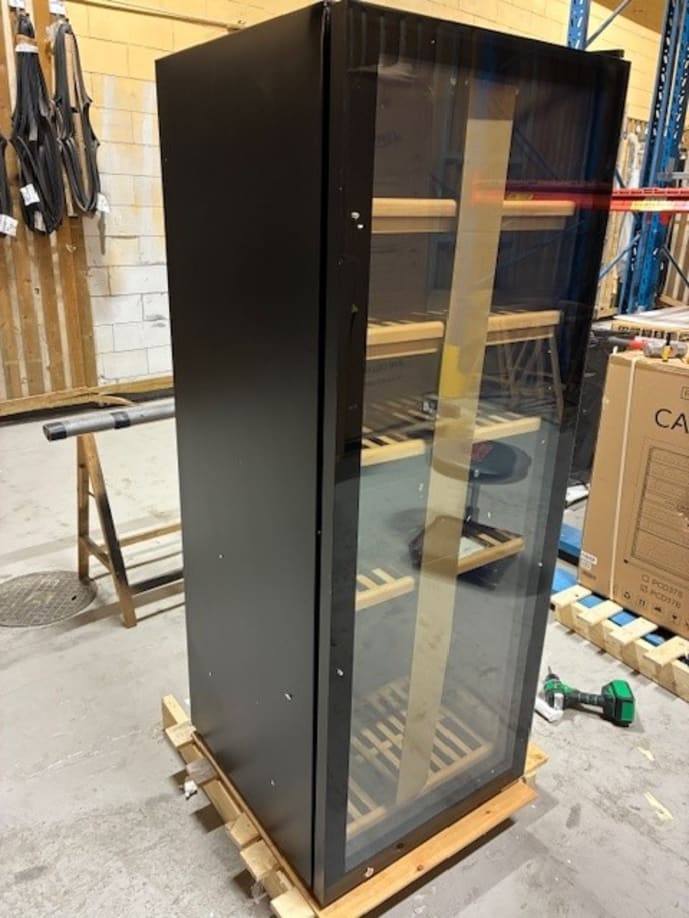outlet-freistehender-weinkuhlschrank-wineexpert-126-fullglass-black