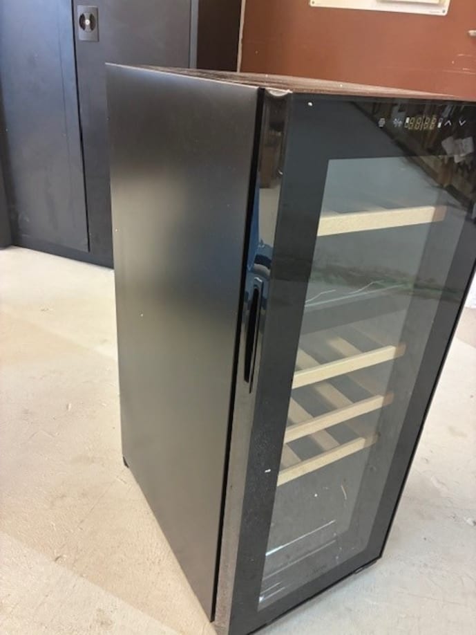 outlet-freistehender-weinkuhlschrank-northern-collection-18-black