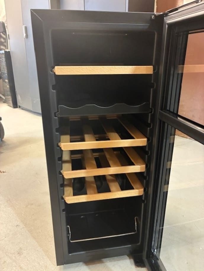 outlet-freistehender-weinkuhlschrank-northern-collection-18-black