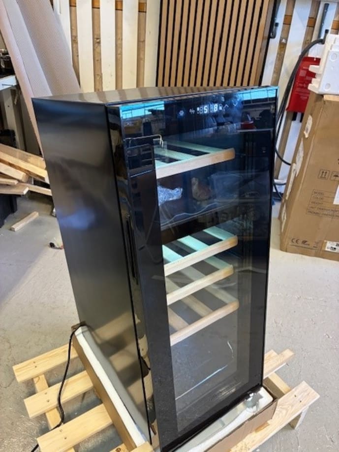 outlet-freistehender-weinkuhlschrank-northern-collection-18-black