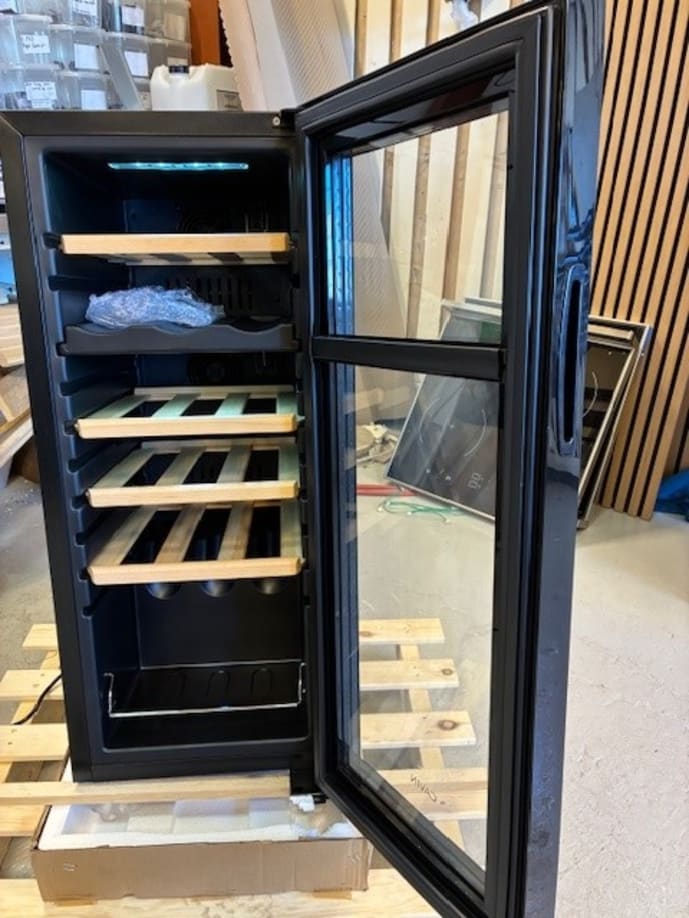 outlet-freistehender-weinkuhlschrank-northern-collection-18-black