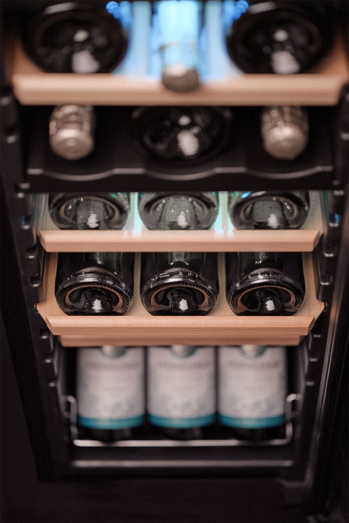 freistehender-weinkuhlschrank-northern-collection-18-black