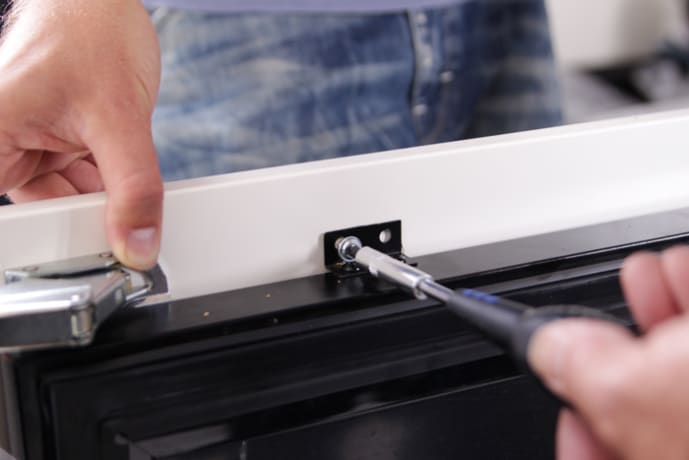 taysin-integroitava-viinikaappi-winestore-78