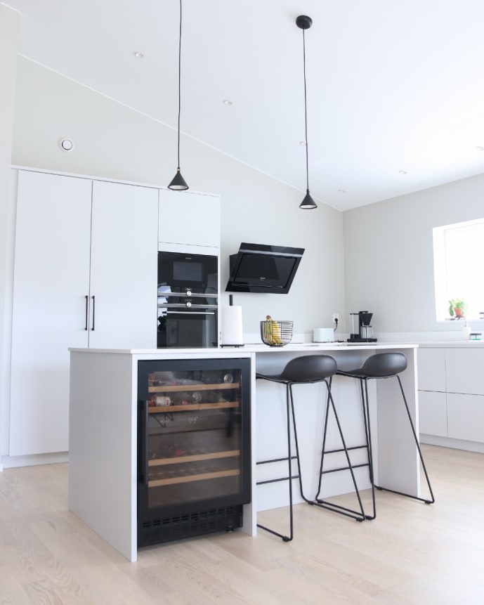 innbyggbart-vinskap-winecave-700-60d-anthracite-black