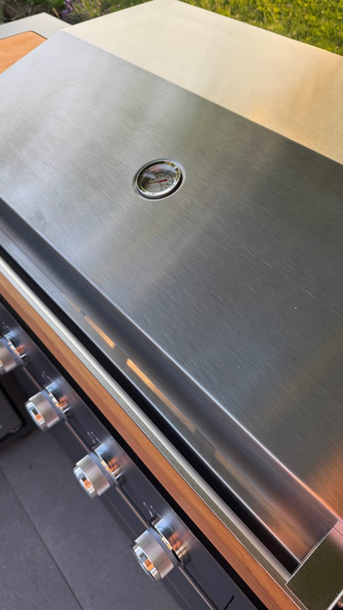 designer-series-frittstaende-gassgrill-med-5-brennere-og-infrarod-sidebrenner