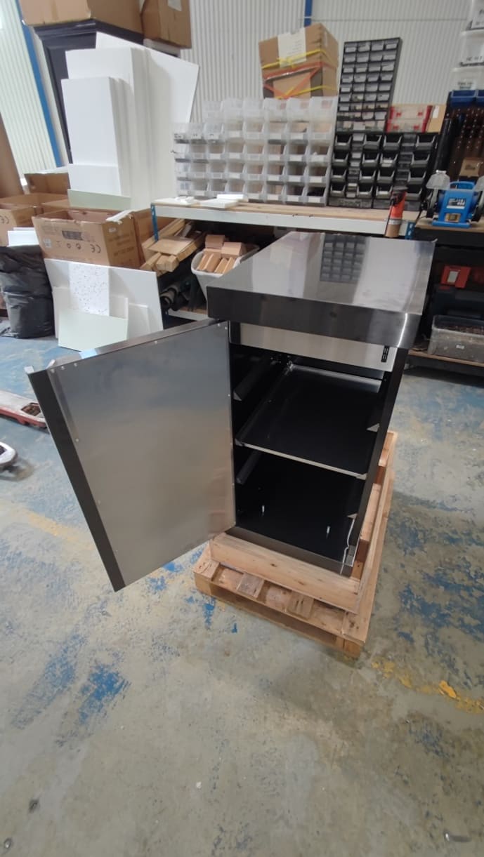 outlet-black-collection-opbevaringsskab