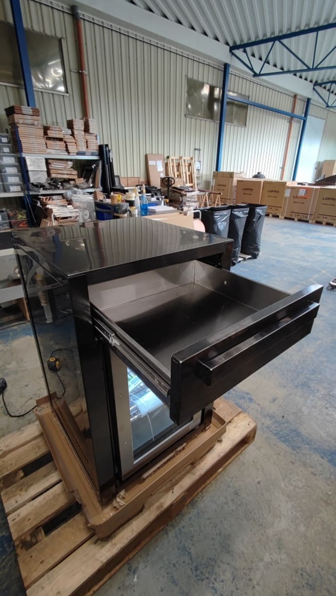 outlet-nordic-line-fritstaende-koleskab-sort