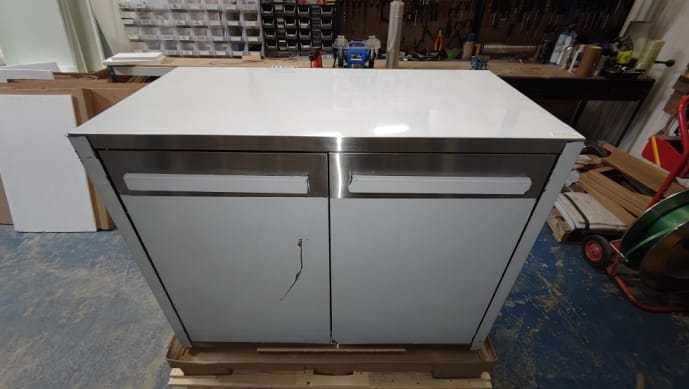 outlet-nordic-line-arbejdsbord-med-dor-120-cm-rustfri