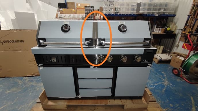 outlet-black-collection-freistehender-gas-und-holzkohlegrill