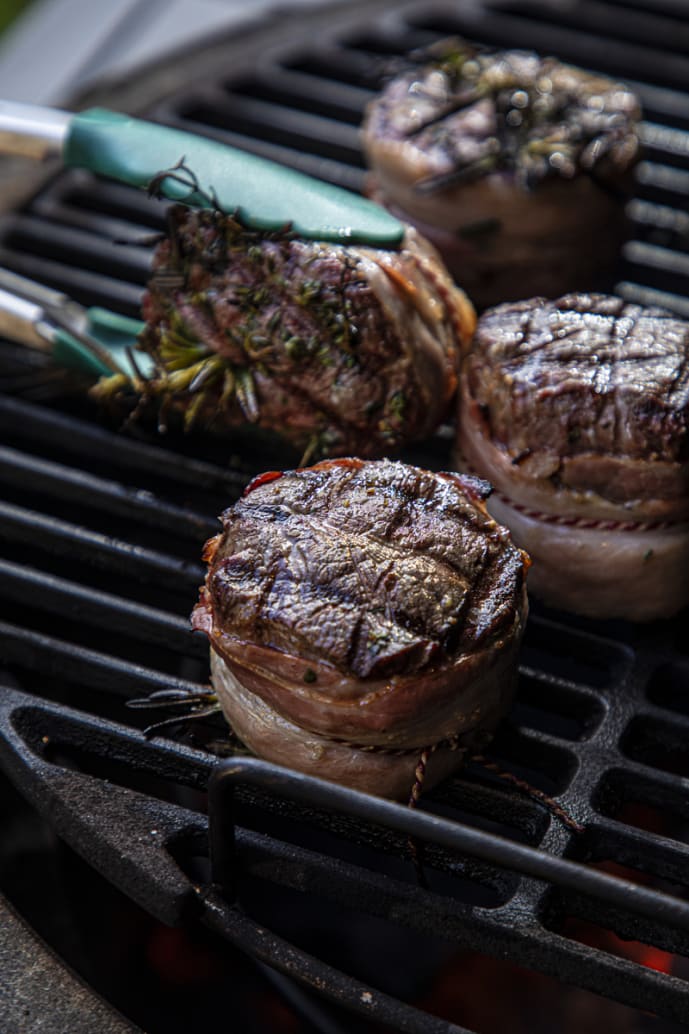 half-cast-iron-grid-halvmaneformet-stopejernsrist-til-kamado-grill-xlarge