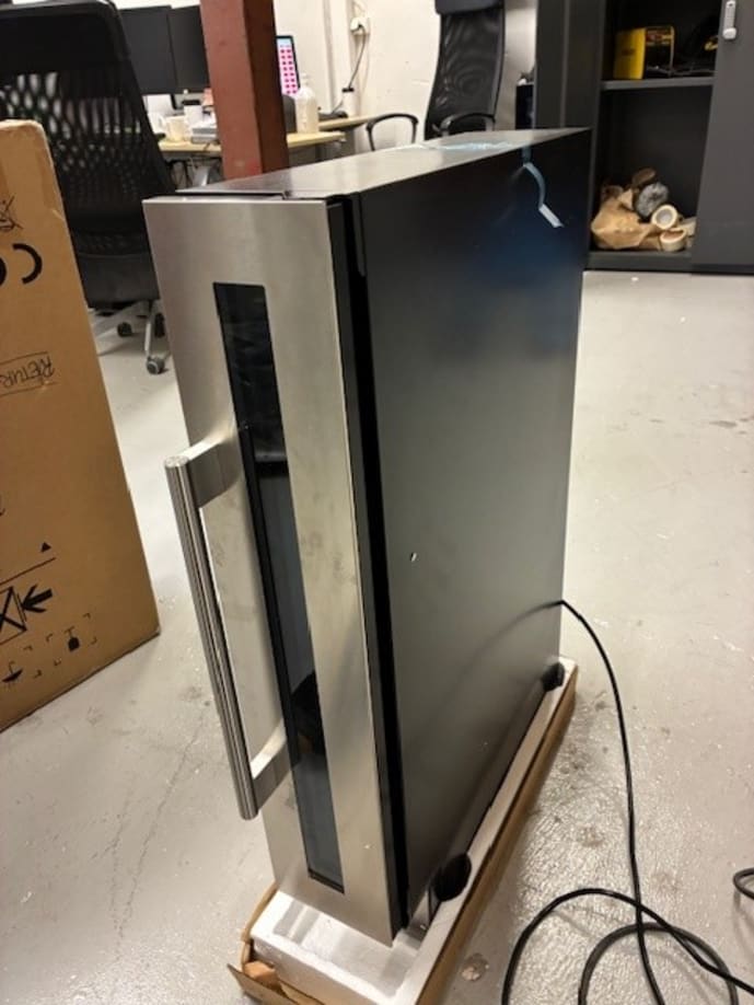 outlet-unterbau-weinkuhlschrank-winecave-700-15s-stainless