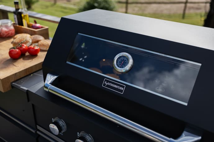 pure-fristaende-gasolgrill-med-4-brannare-och-infrarod-sidobrannare-svart