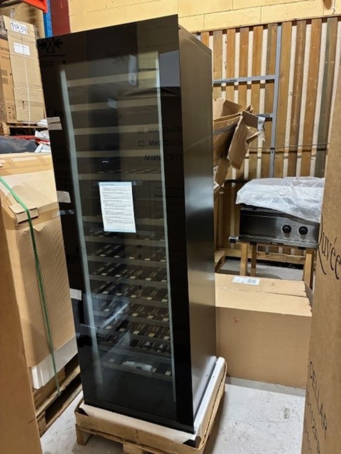 outlet-integrerbart-vinkoleskab-winekeeper-exclusive-112d-push-pull