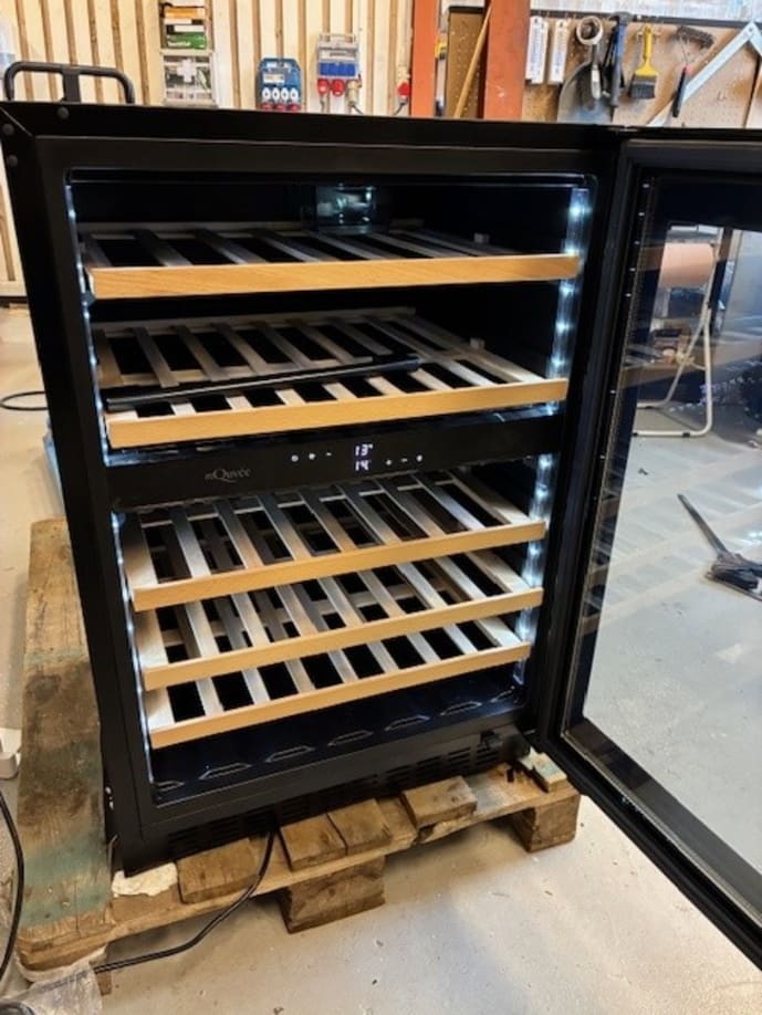 outlet-innebygd-vinskap-winecave-780-60d-anthracite-black