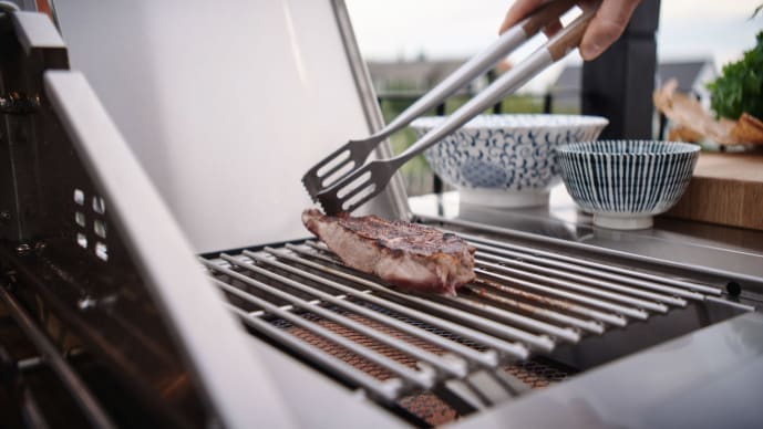 stainless-collection-freistehender-gasgrill-mit-6-brennern-und-powersear-zone-infrarot-inkl-zubehorpaket