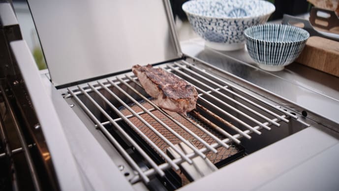 stainless-collection-frittstaende-gassgrill-med-6-brennere-og-infrarod-powersear-zone-inkl-tilbehorspakke