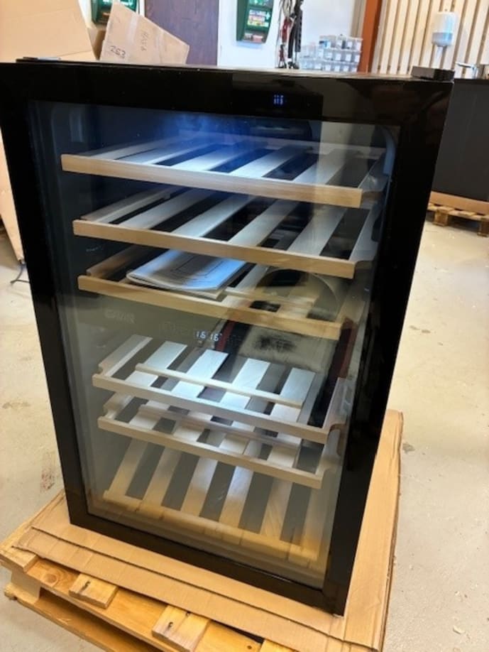 outlet-freistehender-weinkuhlschrank-polar-collection-51