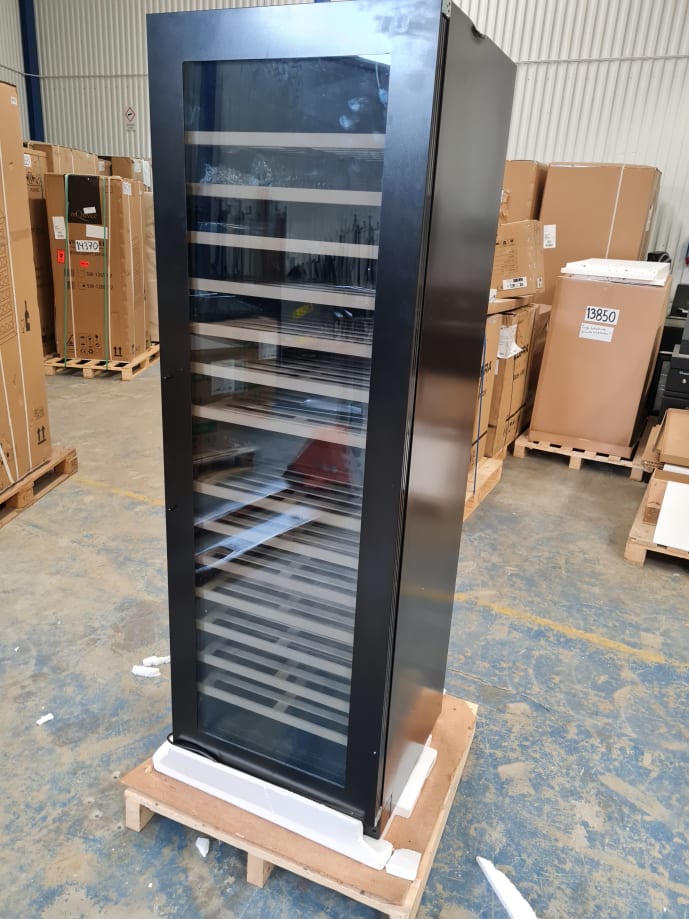 outlet-innbyggbart-vinskap-winecave-187-anthracite-black-label-view