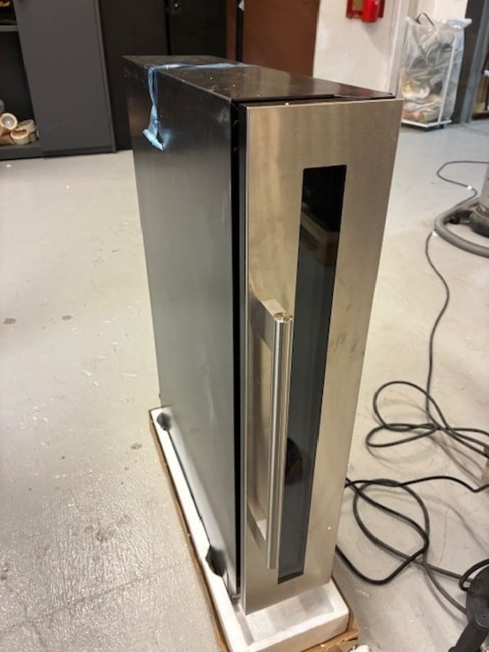 outlet-unterbau-weinkuhlschrank-winecave-700-15s-stainless
