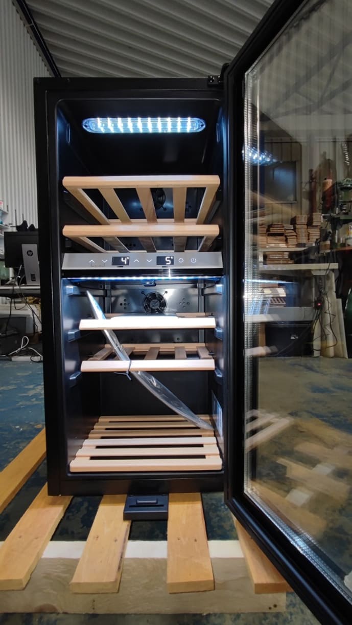 outlet-freistehender-weinkuhlschrank-wineexpert-24-stainless