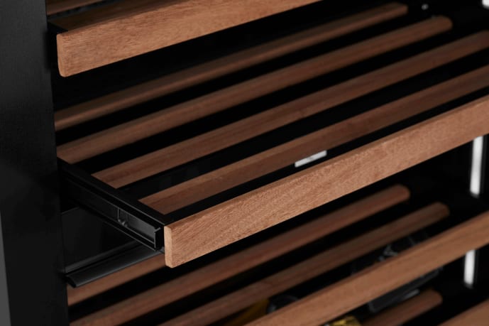 built-in-wine-fridge-winecave-exclusive-700-60d-slim-fullglass-black-push-pull