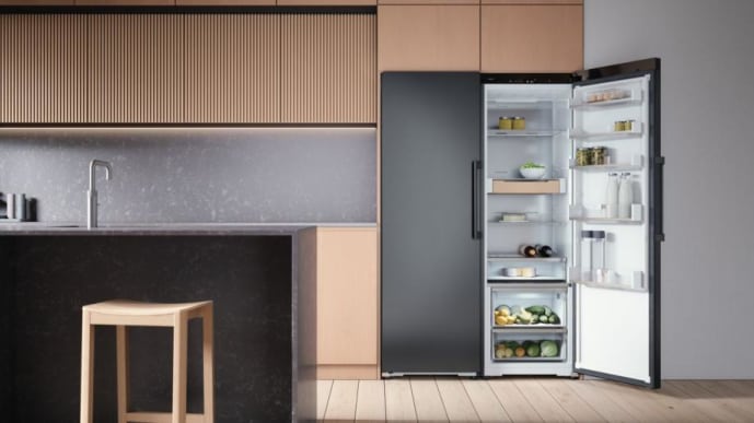 seamless-collection-frittstaende-kjol-og-fryser-60-cm-rfr586kncb1-svart