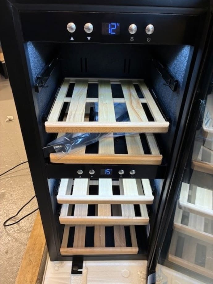 outlet-fristaende-vinkyl-wineexpert-24-fullglass-black