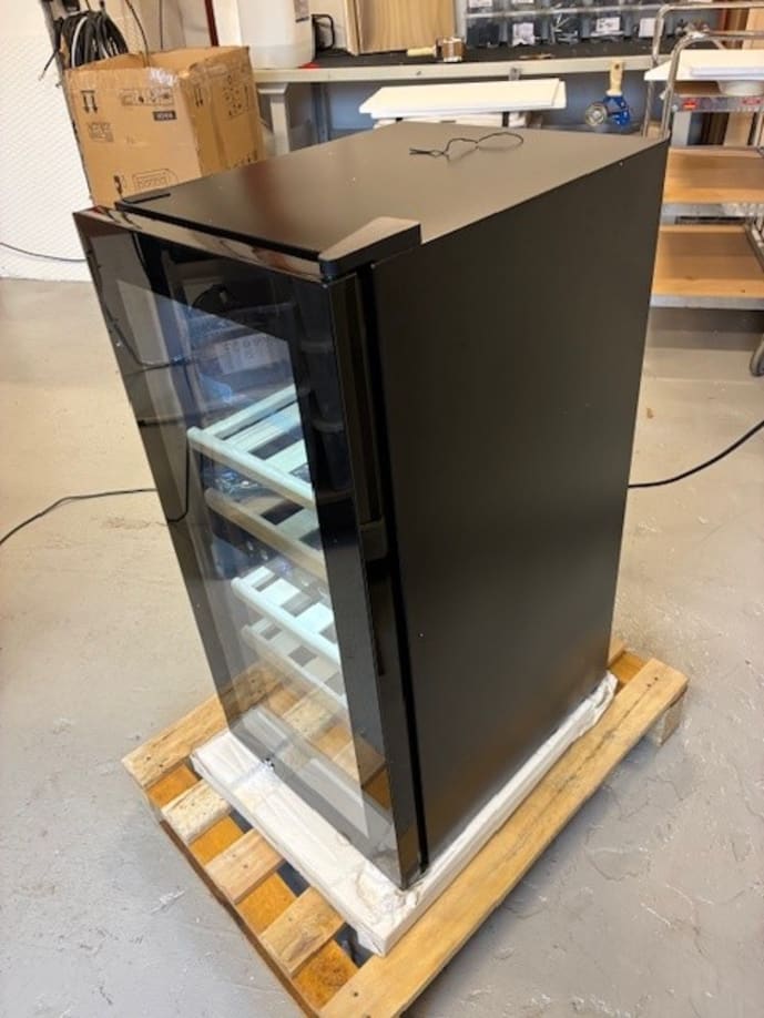 outlet-frittstaende-vinskap-wineexpert-24-fullglass-black