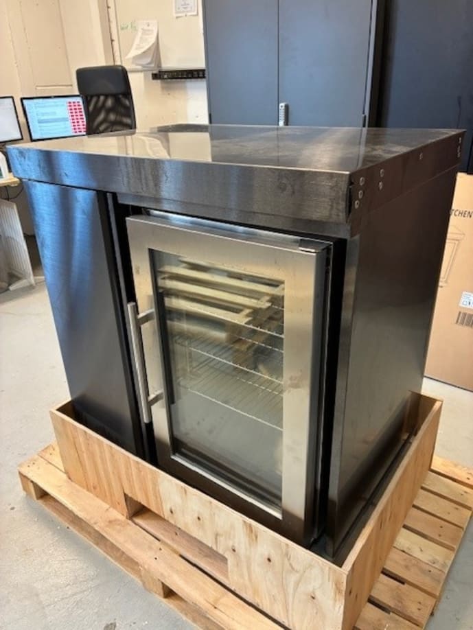 outlet-black-collection-modul-med-koleskab-og-opbevaringsskab