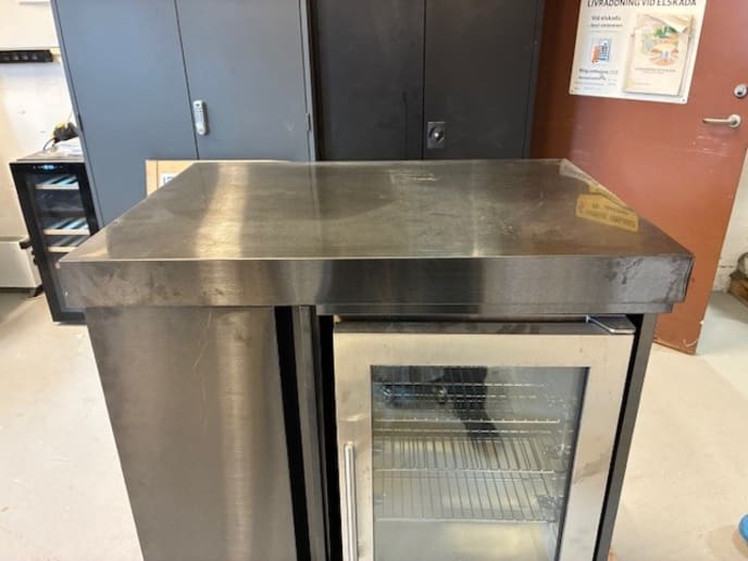 outlet-black-collection-modul-med-kjoleskap-og-oppbevaringsskap