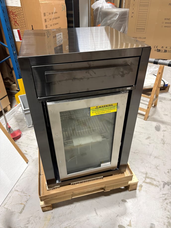 outlet-nordic-line-fristaende-kylskap-svart