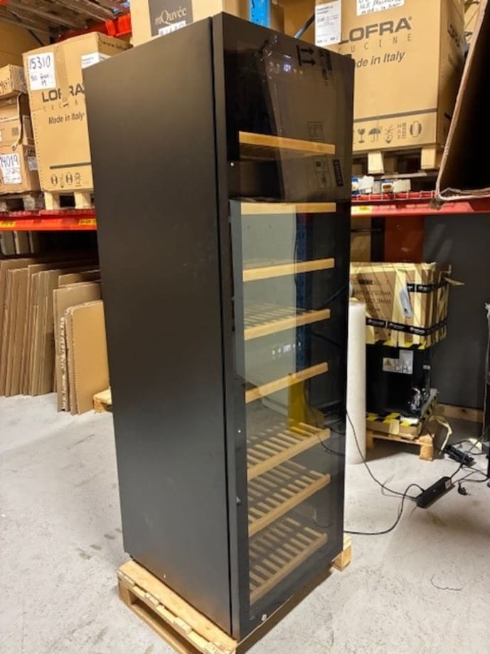 outlet-fritstaende-vinkoleskab-wineexpert-180-fullglass-black