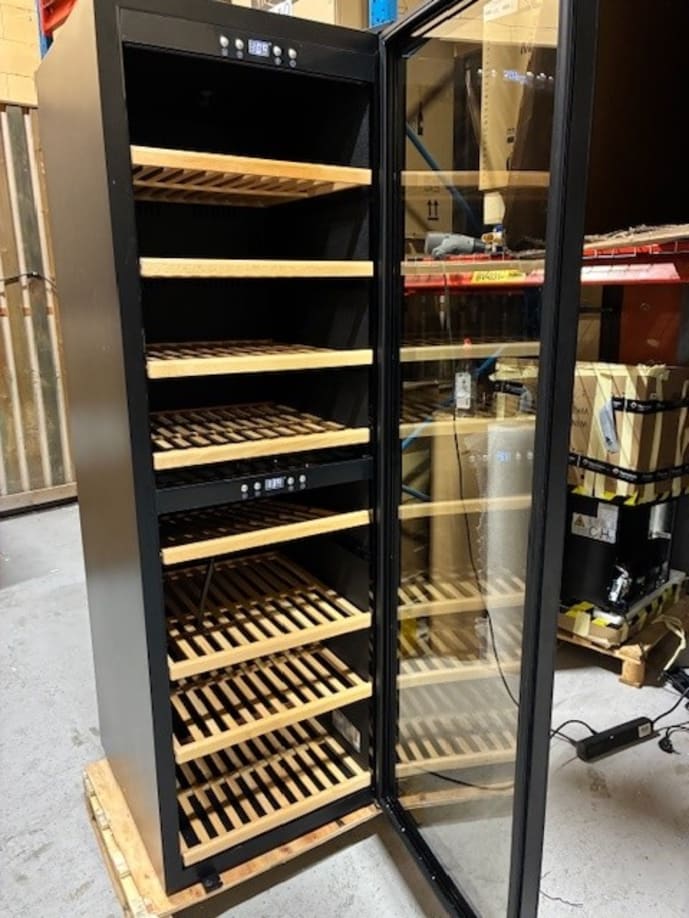 outlet-fristaende-vinkyl-wineexpert-180-fullglass-black