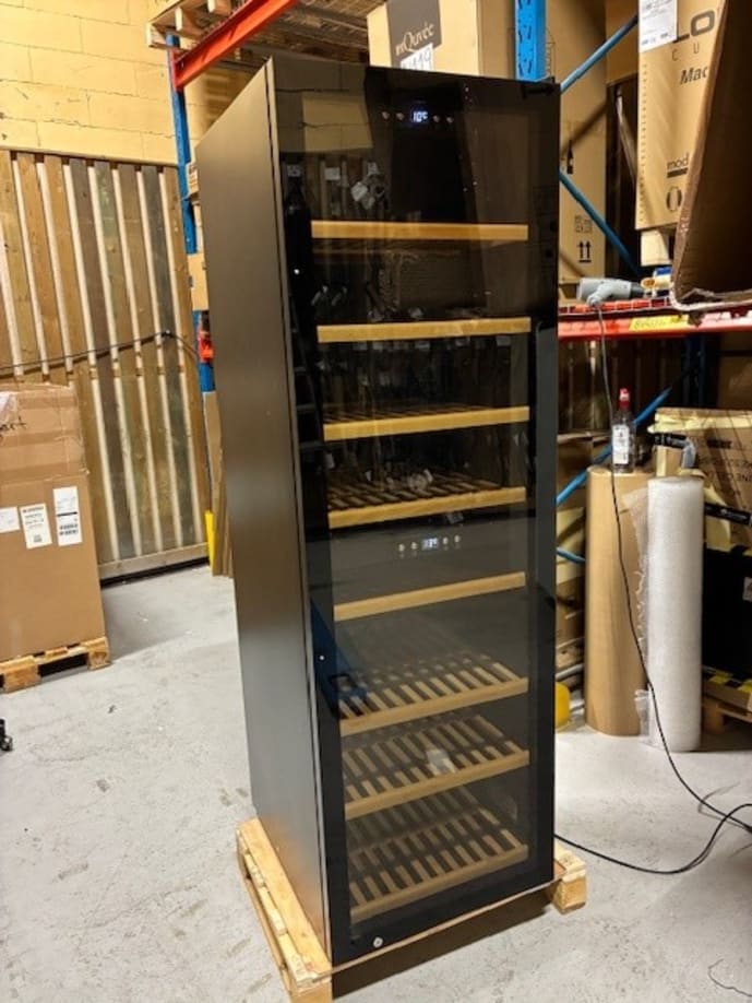 outlet-frittstaende-vinskap-wineexpert-180-fullglass-black