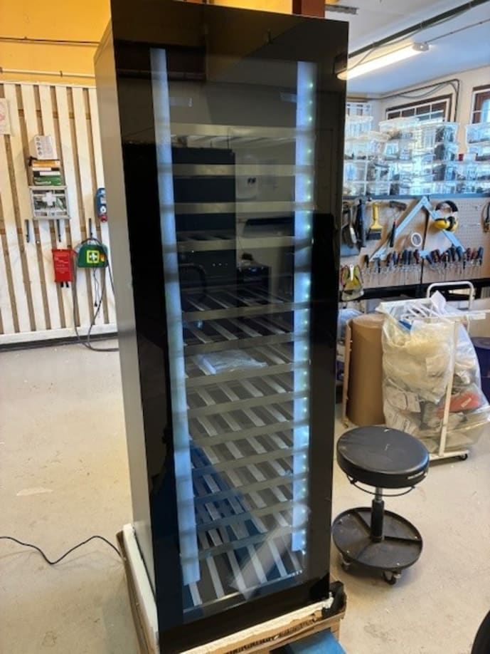outlet-integrerbart-vinkoleskab-winekeeper-exclusive-112d-push-pull