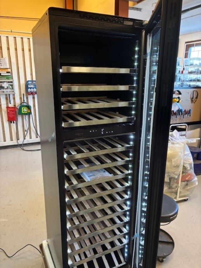 outlet-integrerbart-vinskap-winekeeper-exclusive-112d-push-pull