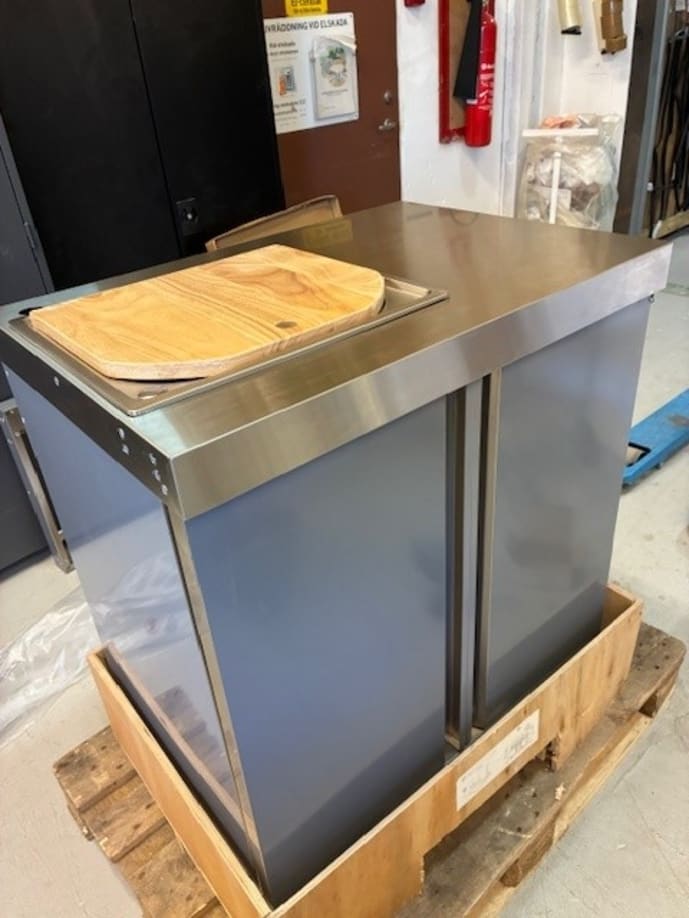 outlet-stainless-collection-modul-med-diskbank-och-forvaringsskap