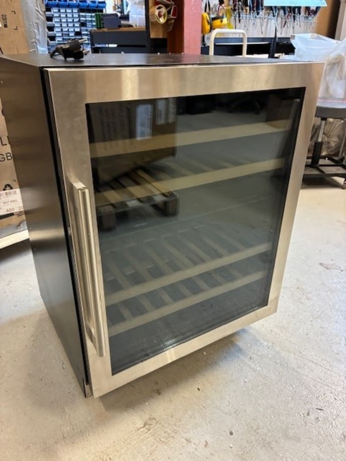 outlet-vinkoleskab-til-indbygning-winecave-700-60d-stainless