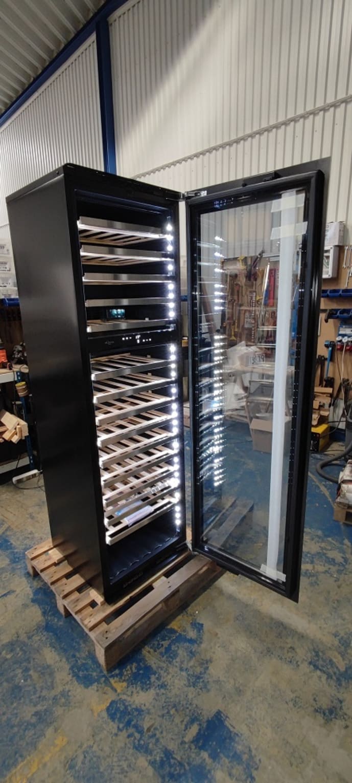 outlet-integrerbart-vinkoleskab-winekeeper-exclusive-112d-push-pull