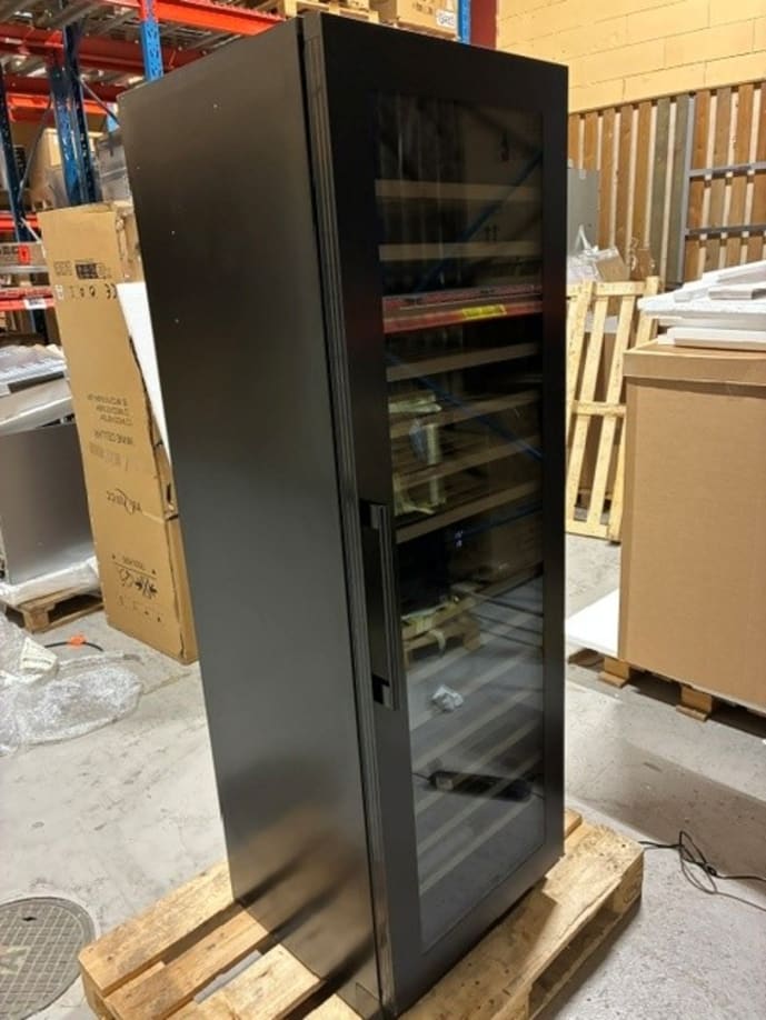 outlet-innbyggbart-vinskap-winecave-187-anthracite-black-label-view