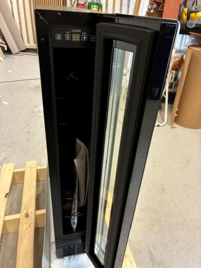 outlet-innbyggbart-vinskap-arctic-collection-15s-fullglass-black