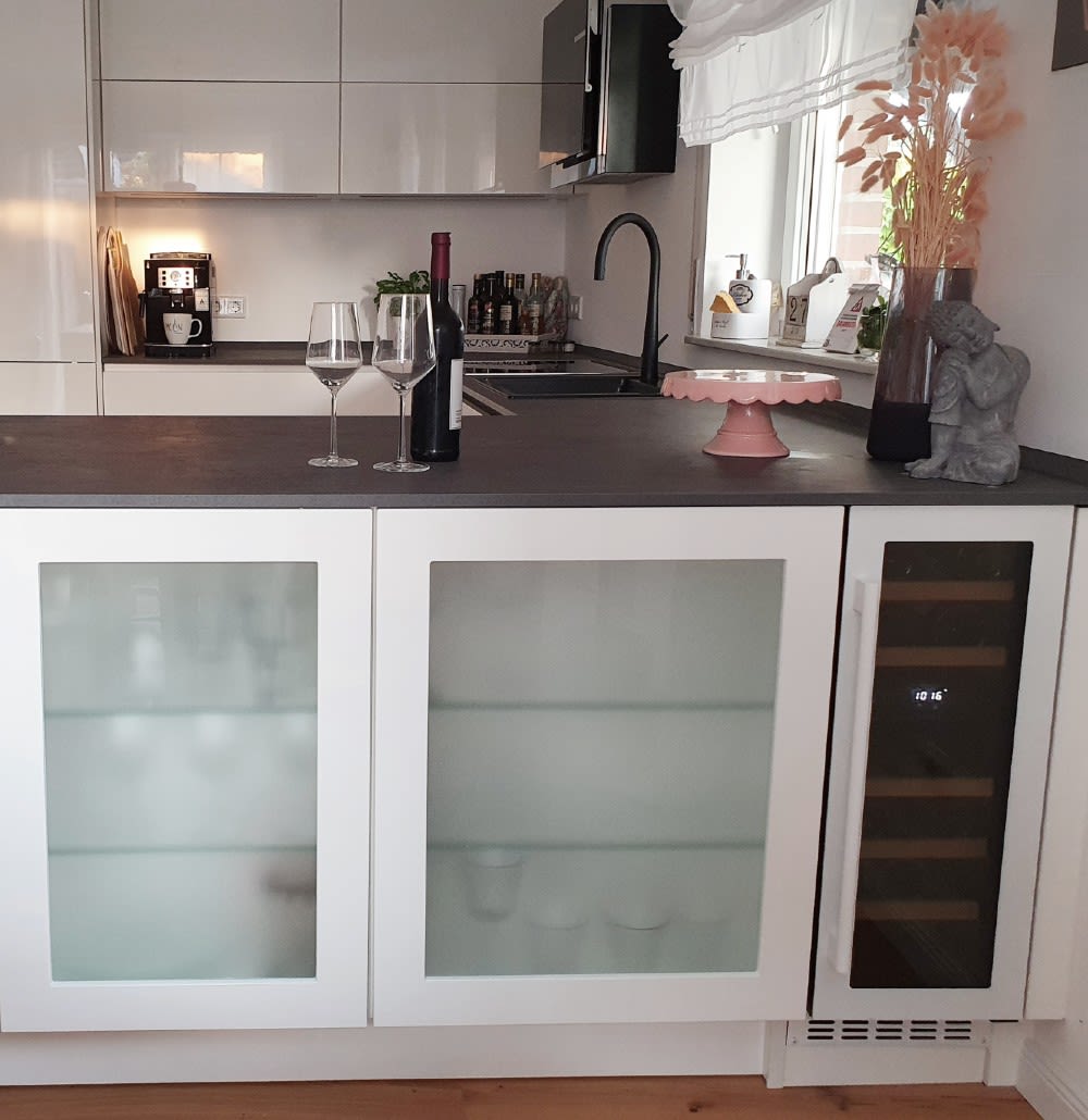 Built in wine cooler WineCave 30D Powder White