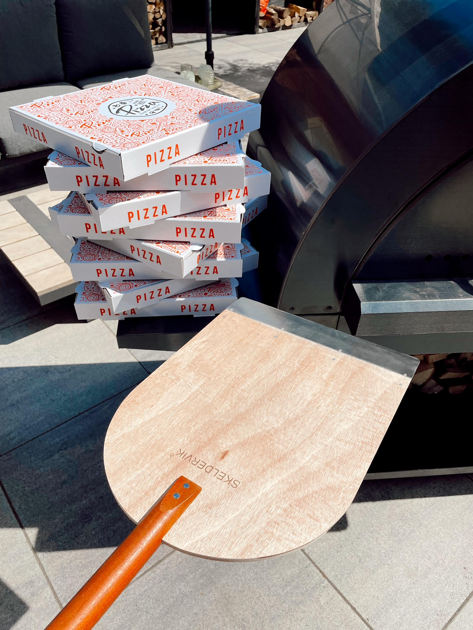 Pelle à Pizza, Professionnelle Pelle a Pizza Perforée 32 x 32 cm, Support  de Grande Surface, avec Poignée Pliable pour Four et Barbecue pour la