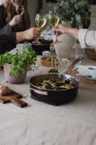 sauteuse-avec-couvercle-28-cm-noir