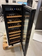 outlet-fristaende-vinkyl-wineexpert-38-fullglass-black