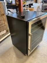 outlet-unterbau-weinkuhlschrank-winecave-700-60d-stainless