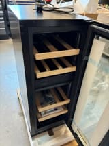 outlet-unterbau-weinkuhlschrank-winecave-700-30d-anthracite-black