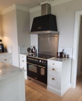 ensemble-piano-de-cuisson-dolcevita-90-cm-piano-de-cuisson-a-induction-hotte-credence