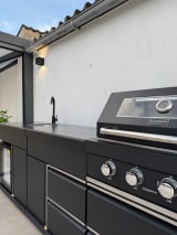 pure-freistehende-outdoorkuche-plus-schwarz
