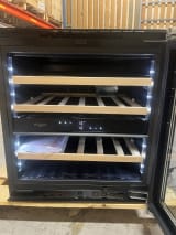 outlet-integrerbart-vinskap-winekeeper-exclusive-25d-panel-ready-push-pull